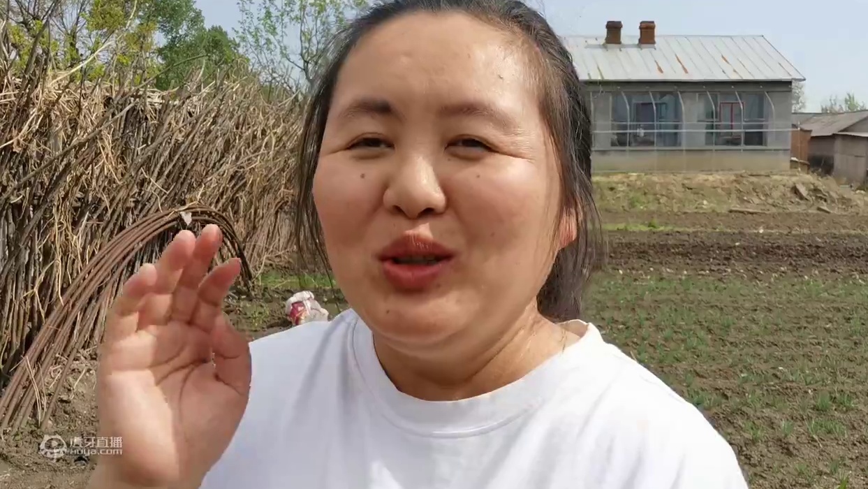 东北二宝爸太宠妻，和赵老丫结婚34年，兜里有5块回家都要上交！