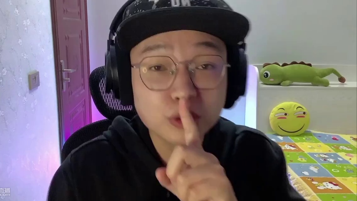 【不要心动挑战】背着媳妇看小姐姐，感觉真不错哈哈哈~