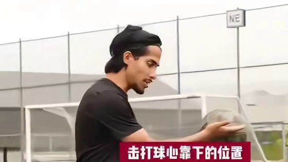 高校决赛赛场踢出足以媲美职业的精彩进球
