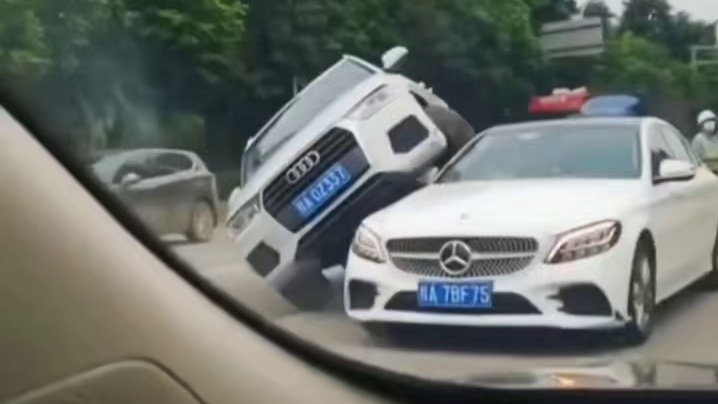 奥迪：奔驰终于被我踩在脚下了