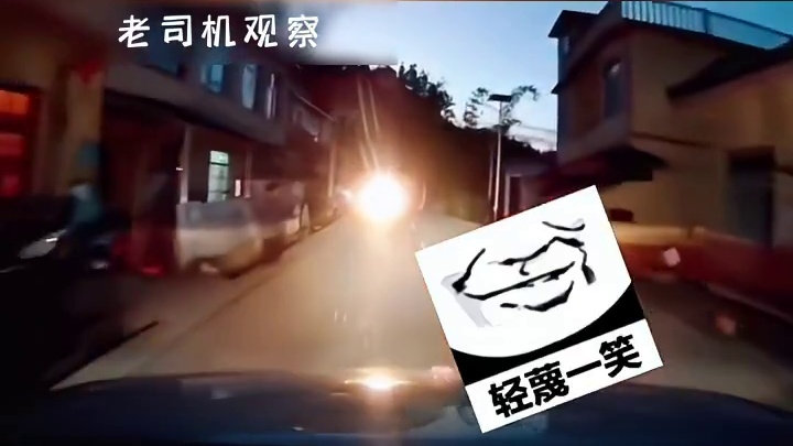 汇车不关远光，两车对射。网友：估计都不知道怎么换近光灯