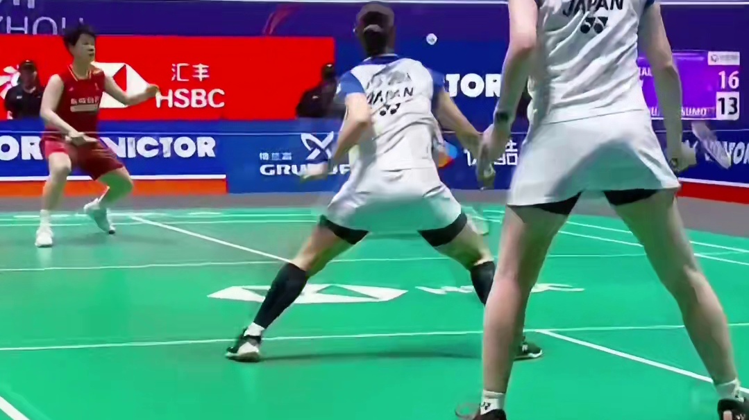 刘圣书/谭宁两局力克福松组合，成功卫冕
中公赛女双冠军，斩获赛季第四冠
