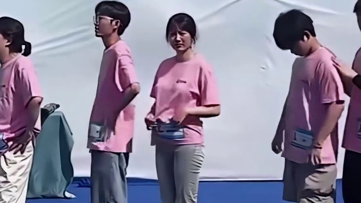 孤影无意肘击猪悠 -