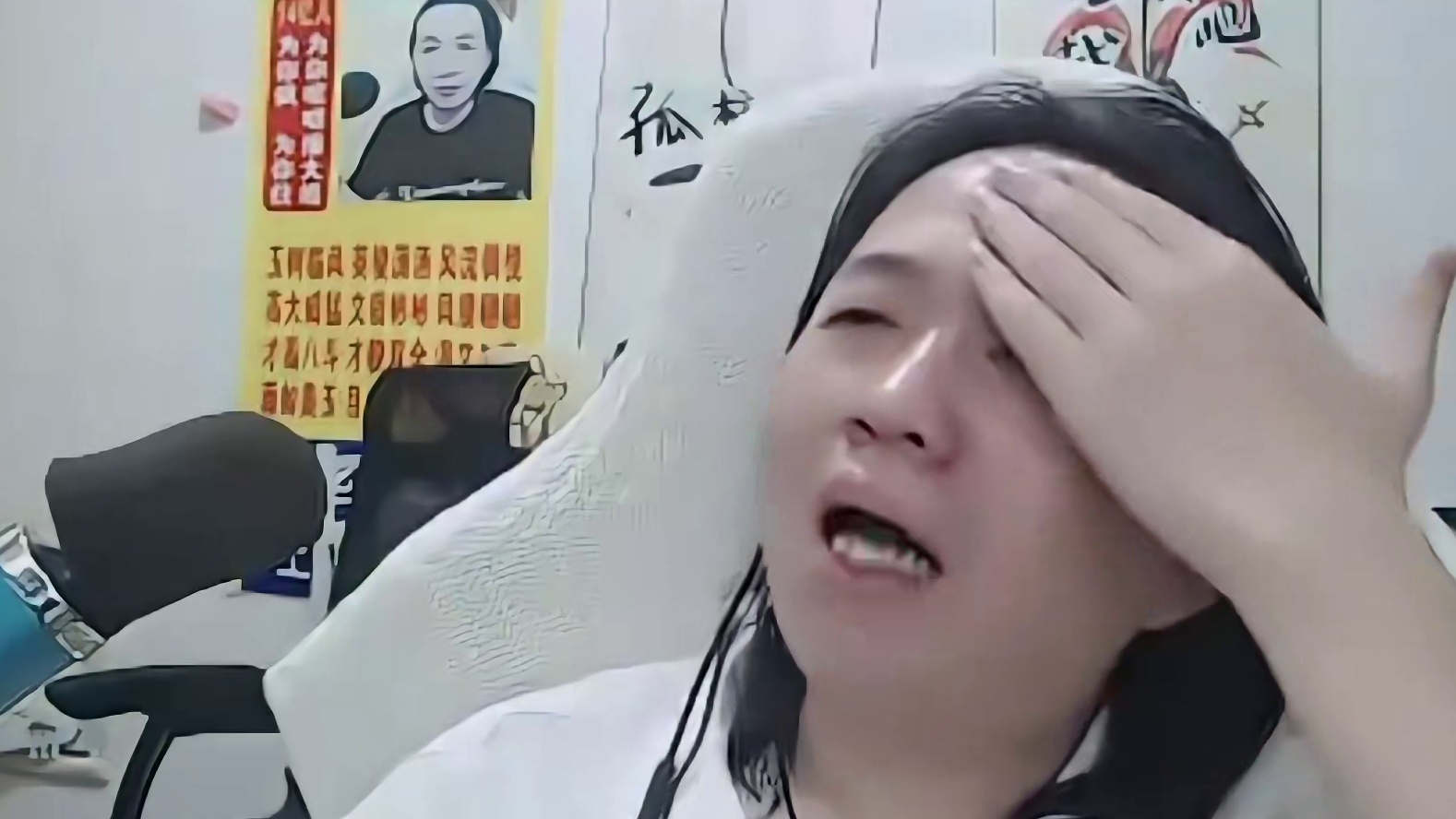 德华解释韩涵为何这两天不播