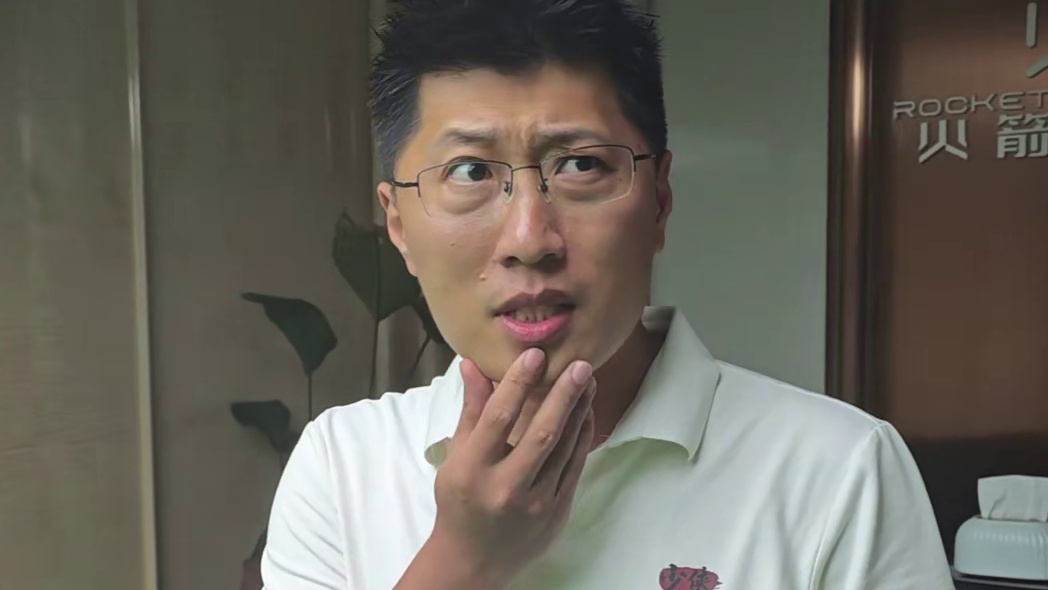 当我走进了一家没有标注价格的球房