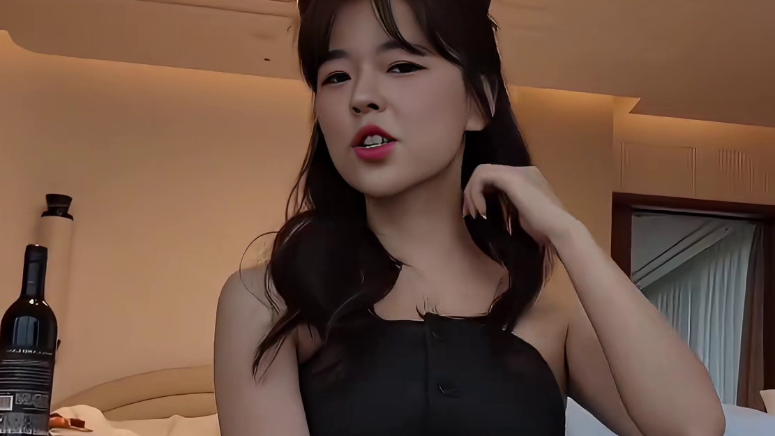 沫子太不把兄弟们当外人了，奴隶视角差点走光