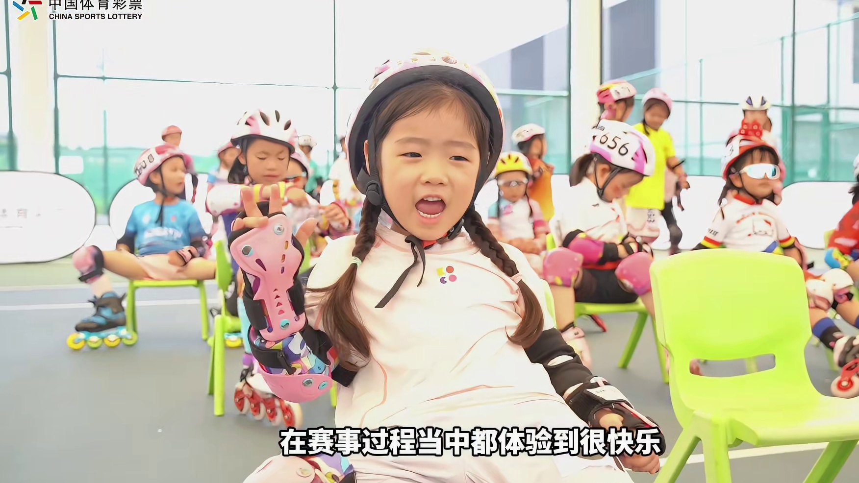 裁判长为闽台青少年轮滑赛点赞：少年竞速赛场，以赛竞技，以心交友