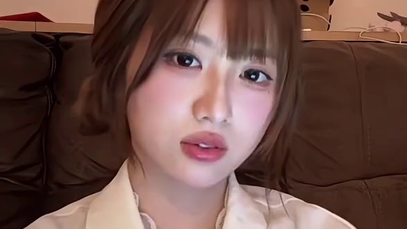 恩？你在偷看我吗