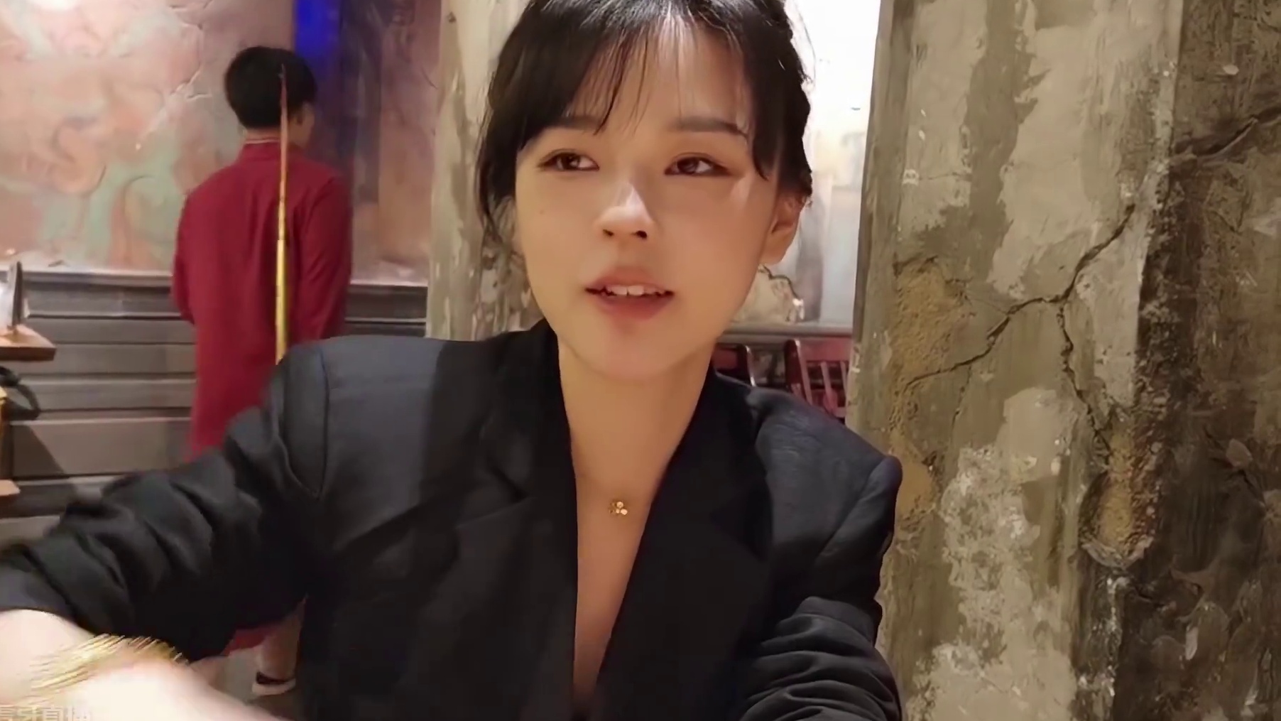 豚豚脱掉外套后，沫子不乐意了，当场就要比一比