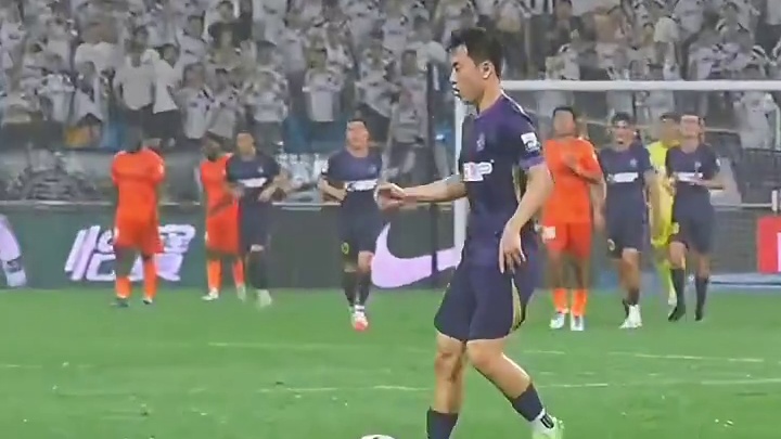 临近终刻全员同心发起冲击，极限突围上演震撼绝杀#足球