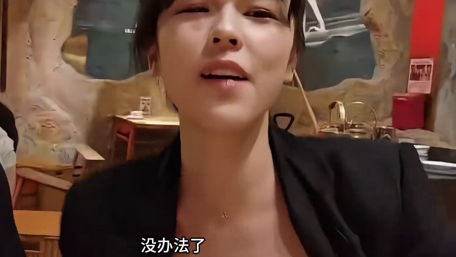 沫子看到豚豚的身材后，突然就骚了起来，开始脱衣服了