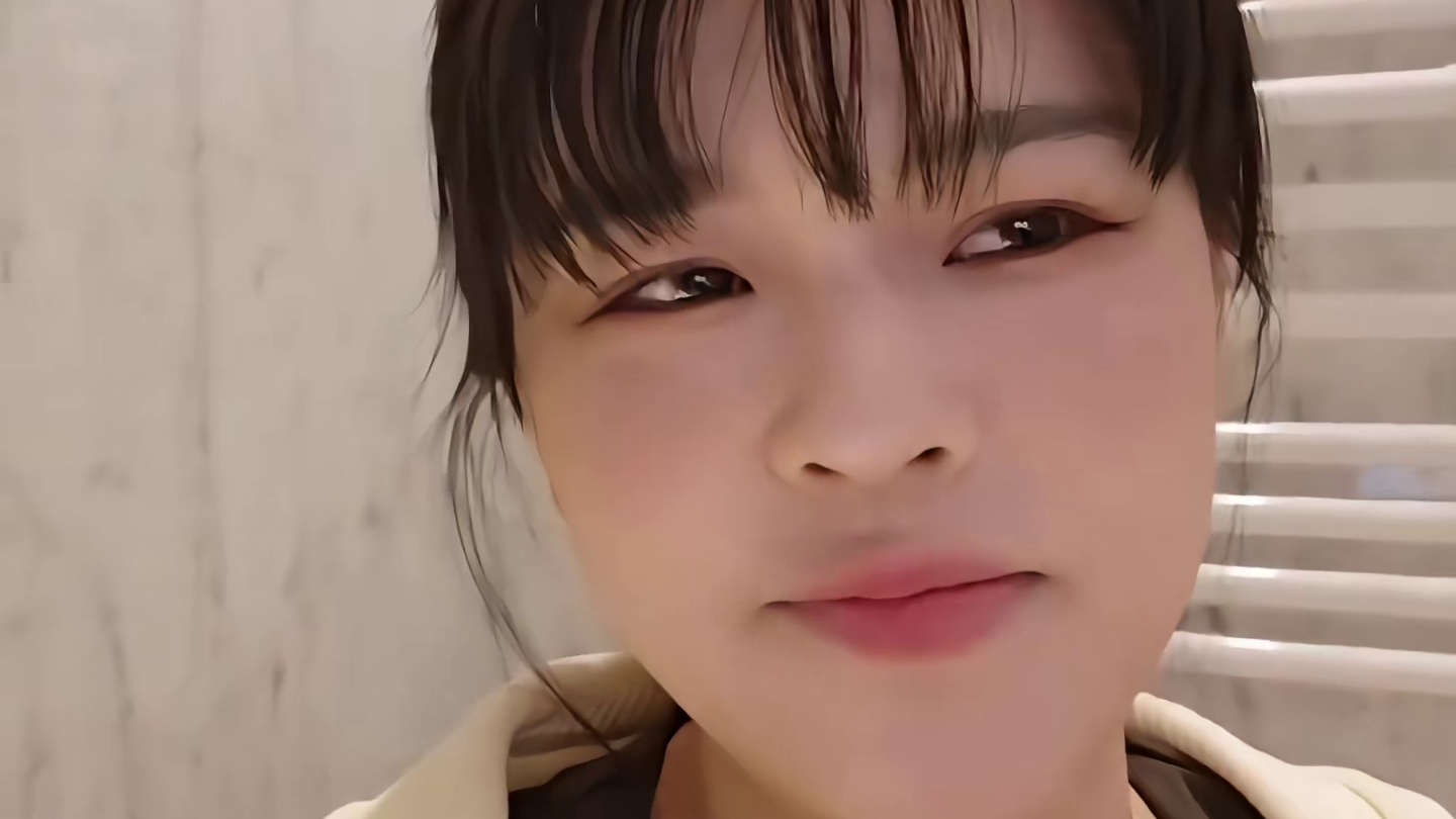 沫子直播上厕所，观众：这是不用付费就能看的吗