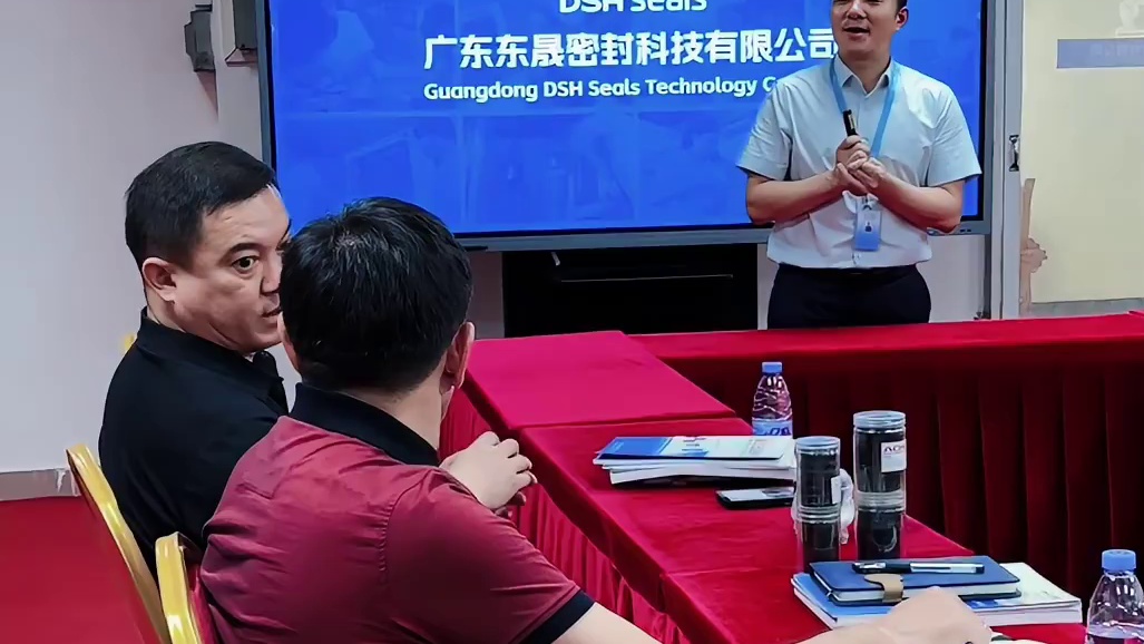 聊密封聊到忘时间，感谢客户信任到访