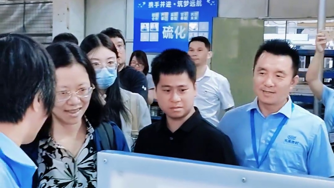 到访客户现场取样测试，密封圈选型现场沟通