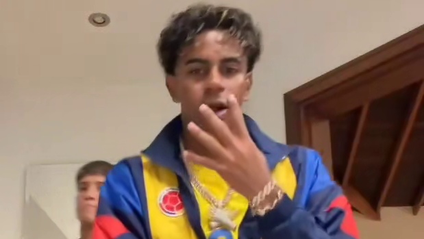 真的是开光了！被梅西洗过澡又抱过的小孩！也太会了