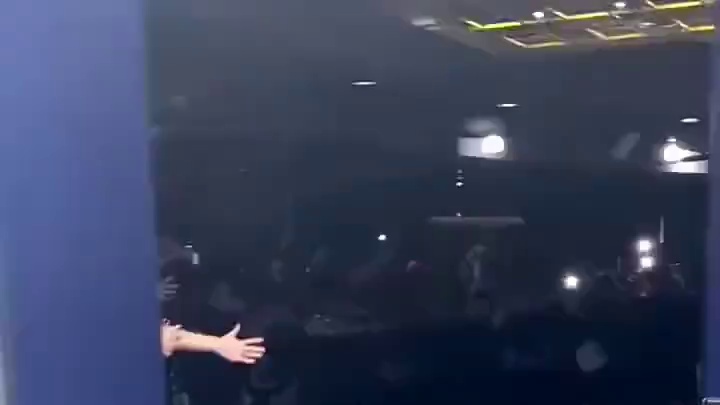 枪王出场方式都这么特别！#篮球
