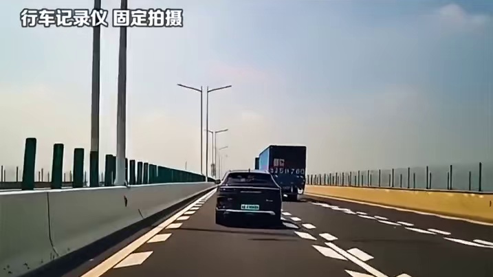 这才是有素质的超车！