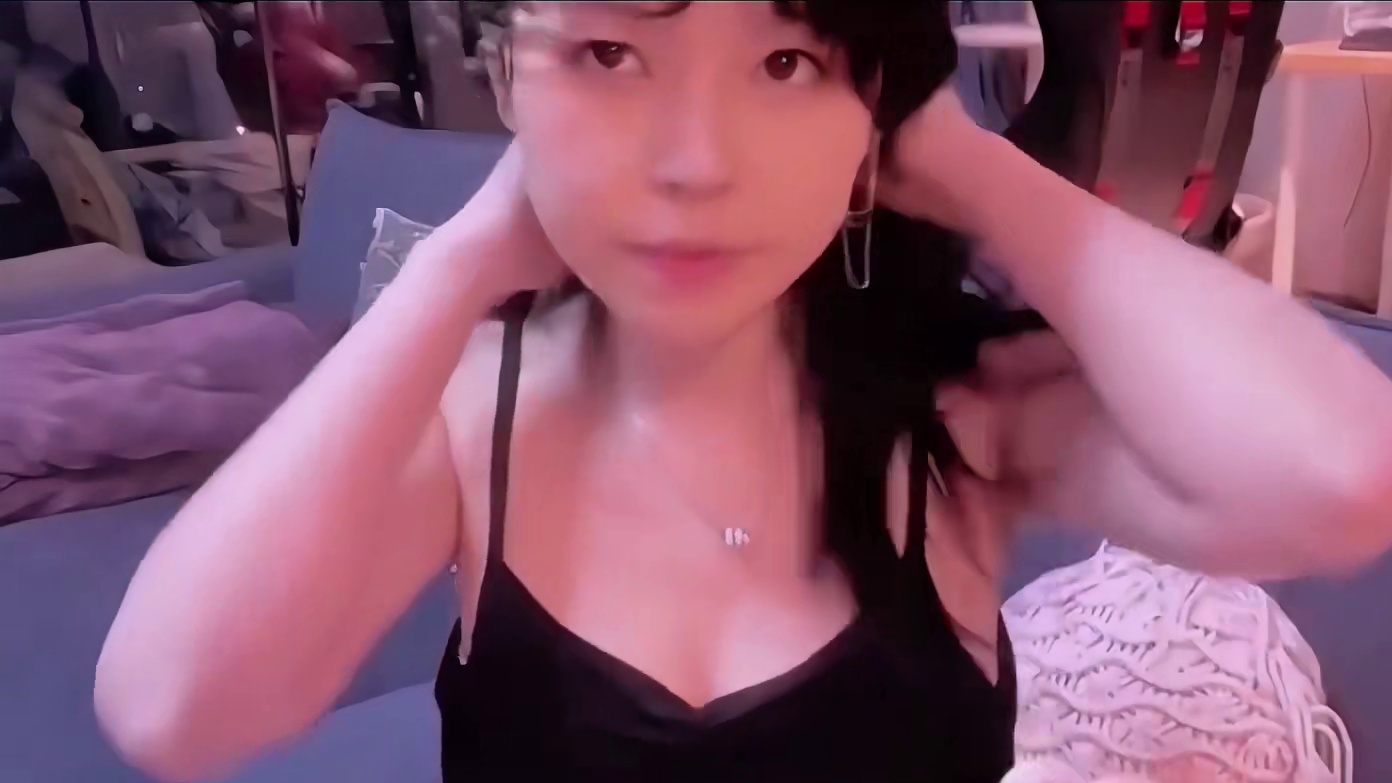 对A才穿吊带？沫子：待会你就知道是不是对A