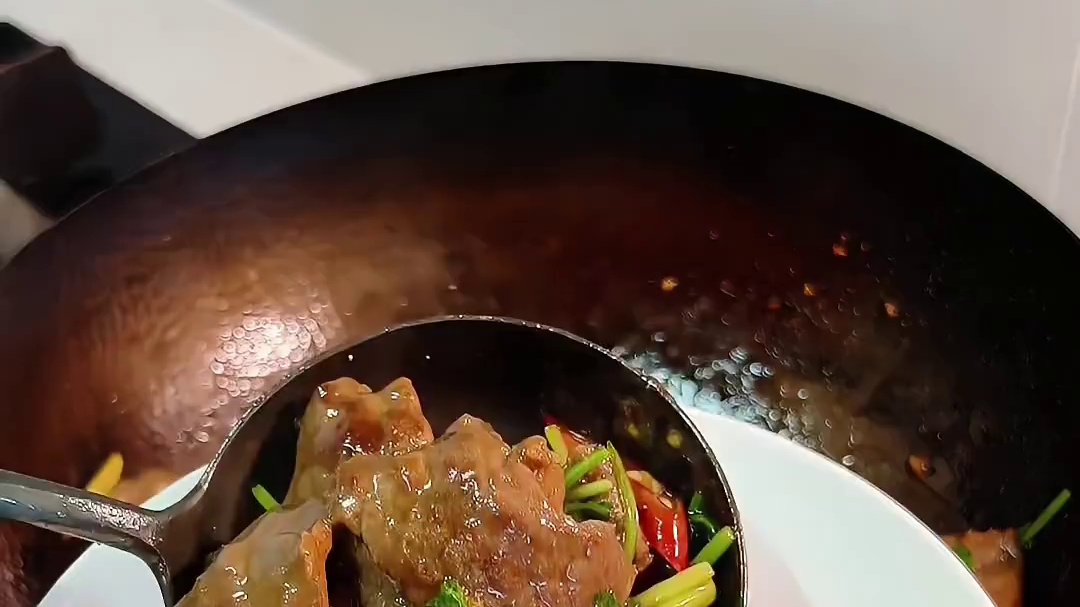 【香菜小炒牛肉】要说下饭菜，还得看这道