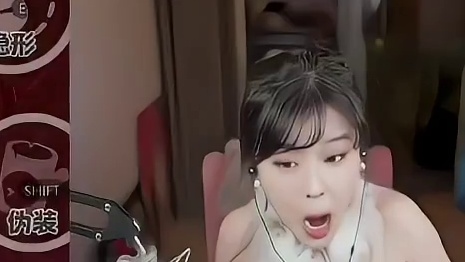 沫子装逼不成被打脸！_n果然是姐妹心连心！