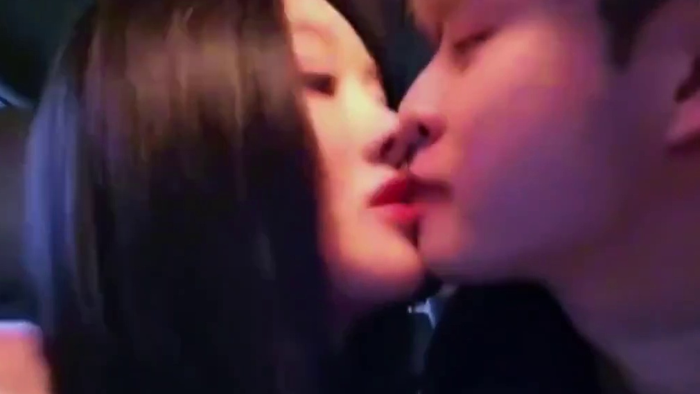 童锦程：在车上和女主播亲嘴是什么感觉