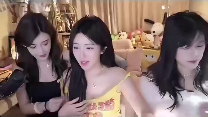 这3个老斑鸠，现在就靠这整活了。_1044569928