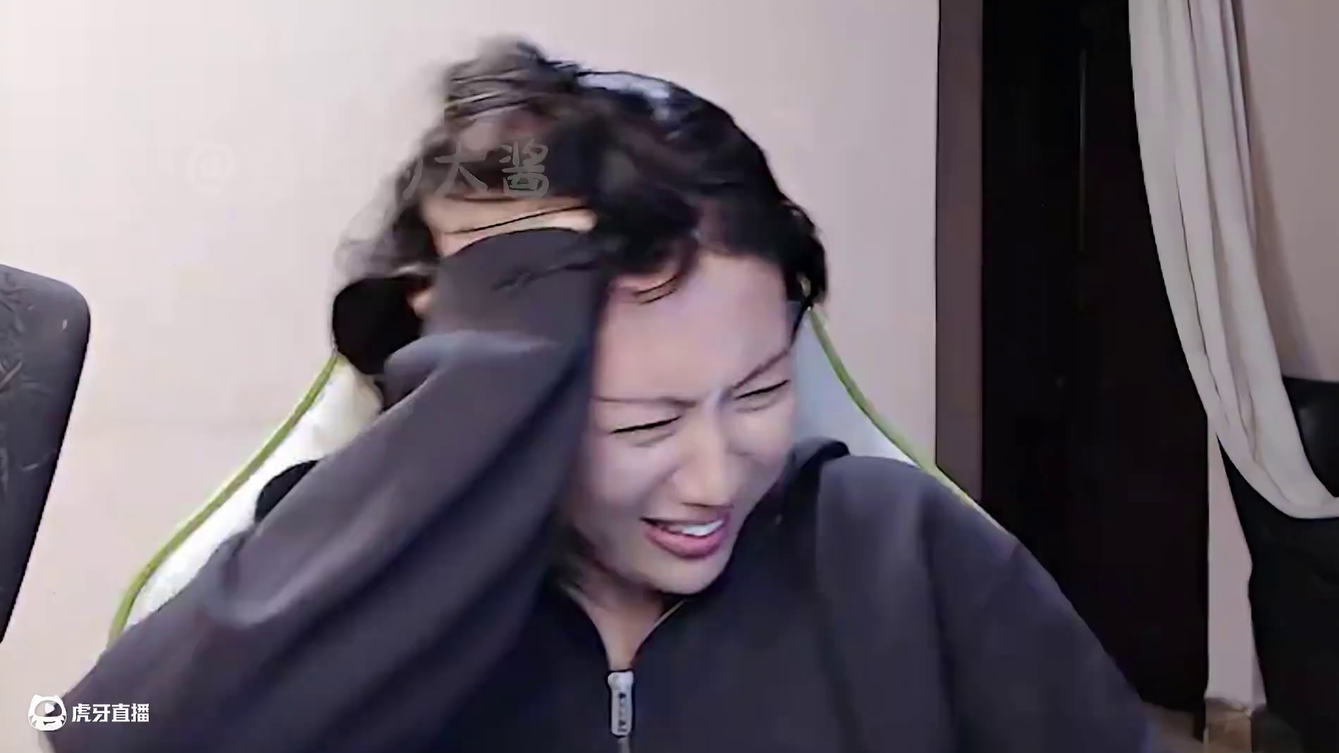 猪悠看明凯健身私照，直呼不敢相信：我接受不了这样的明凯