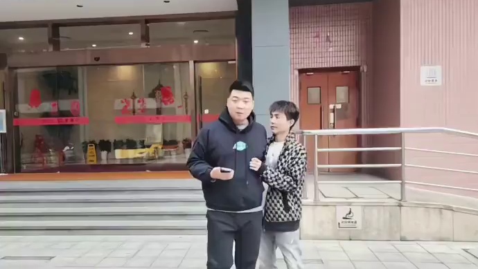 “你想S吗？几点了？”业务员集合迟到，_n遭会长发飙怒斥！