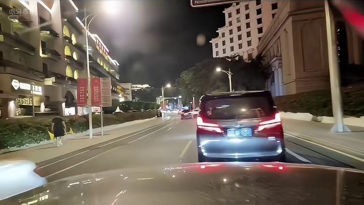 助理文斌路上疯狂超车，把会长吓坏了，直言你疯了啊