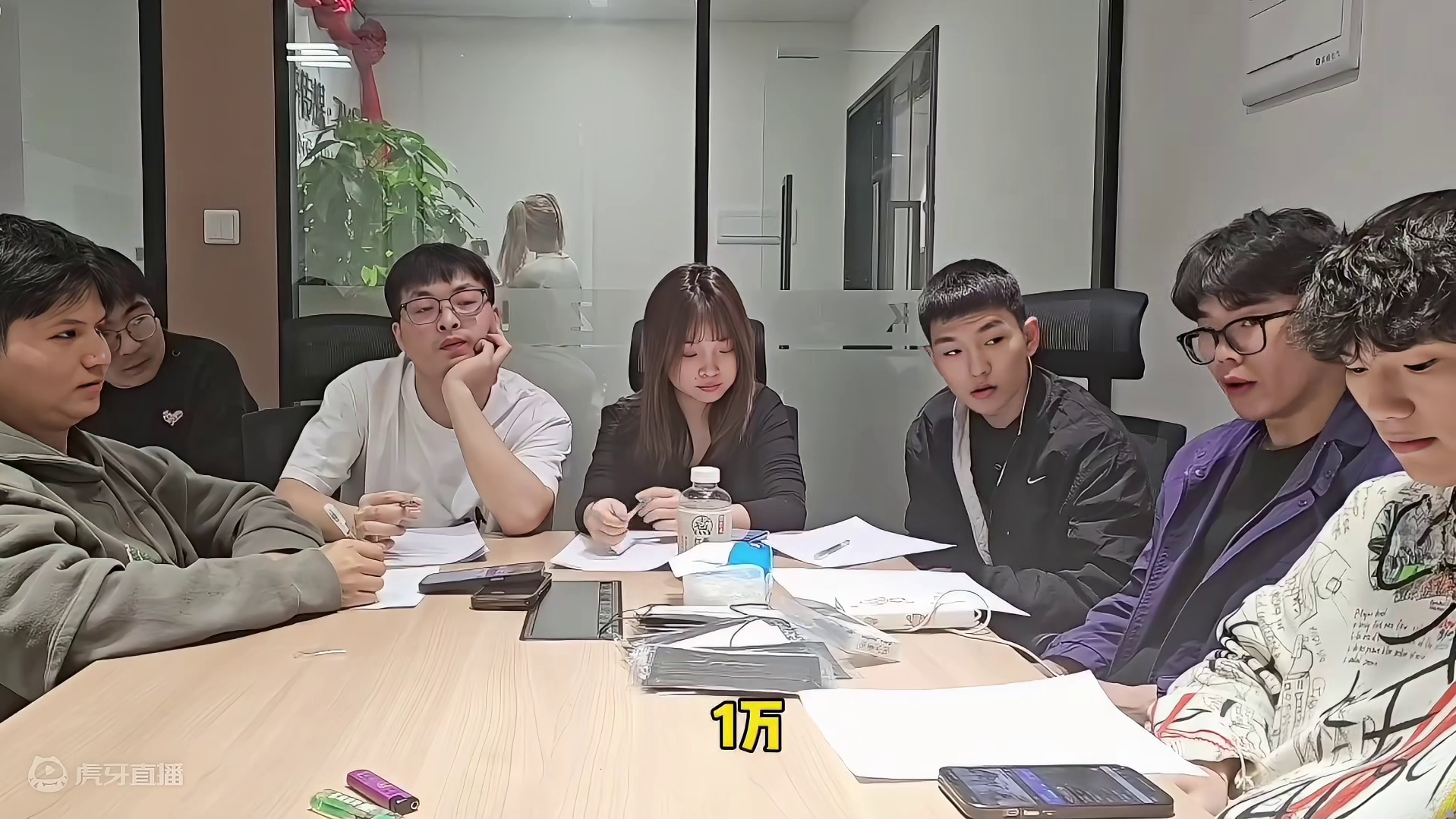 张开朗曝光众多助理工资情况！