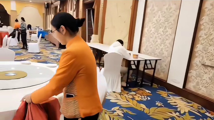小胖曝会长身价几个亿，每天就爱吃泡面旺仔