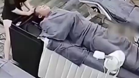 站起来说话  ​