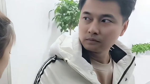 出大事了！虎牙一哥集梦会长直播被驱逐，只配走后门！