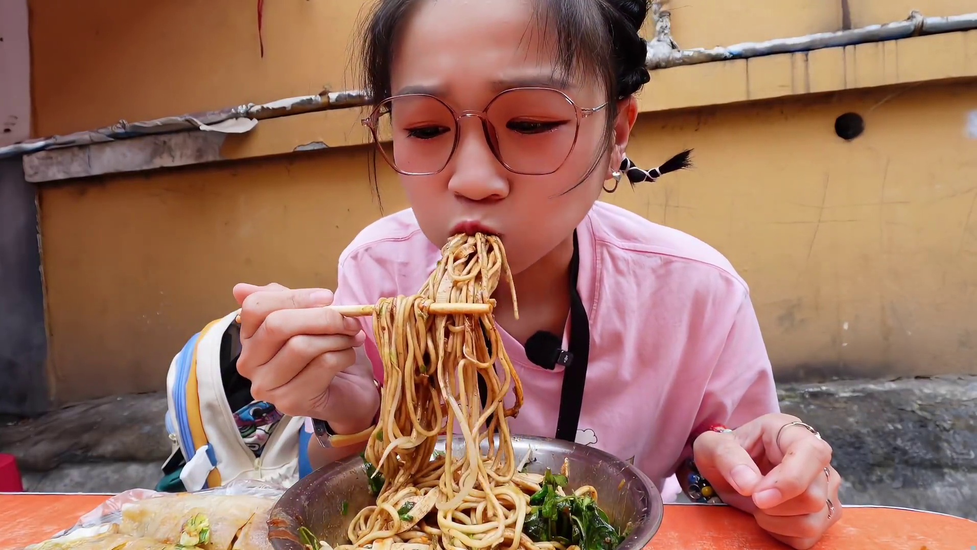 【逛吃信阳】热干面放荆芥？牛杂汤配牛油辣椒！信阳早餐也太顶了