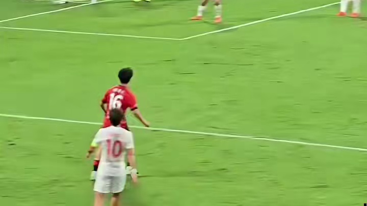 进球的喜悦！这助攻太神奇了！#足球