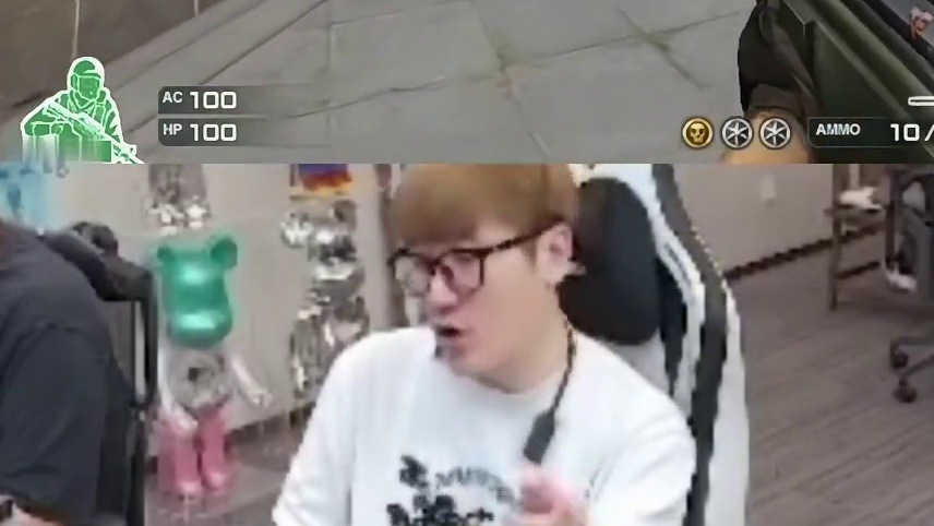 老白透露潇潇在自己办公室拿了十几把键盘，连自己要收藏的都拿走了，不愧是白鲨太子，满满的偏爱
