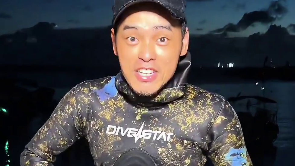 台风后水下寻宝，收获一条巨物石斑，直接上岸粉丝已经抢先预定了！ #