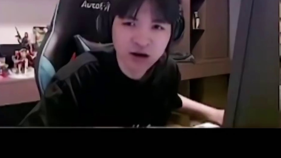 弹幕：没有觉得自己脑子有问题？