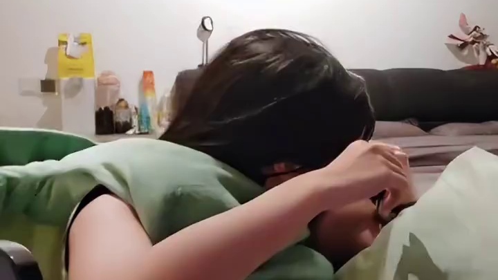 豚豚与呆妹两女主播同框，深夜闺房直播拉丝！