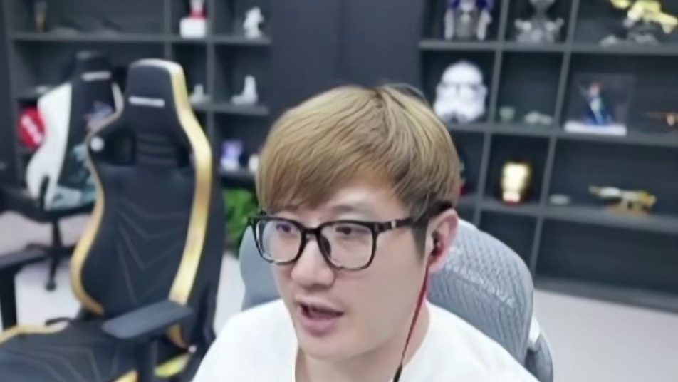 老白说别人把微笑踹了 直言太菜别人不要了只能自己给口饭吃了