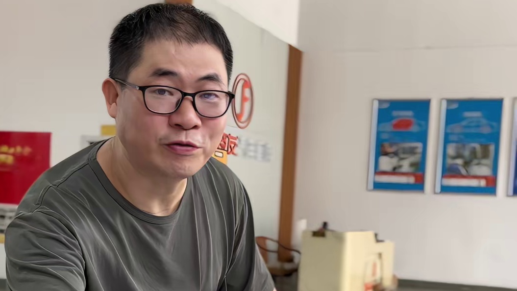 拆开宝马5系喇叭对比，升级劲浪黄盆差距一目了然，实测宝马5系原车高保真喇叭和哈曼卡顿音质，差距巨大！