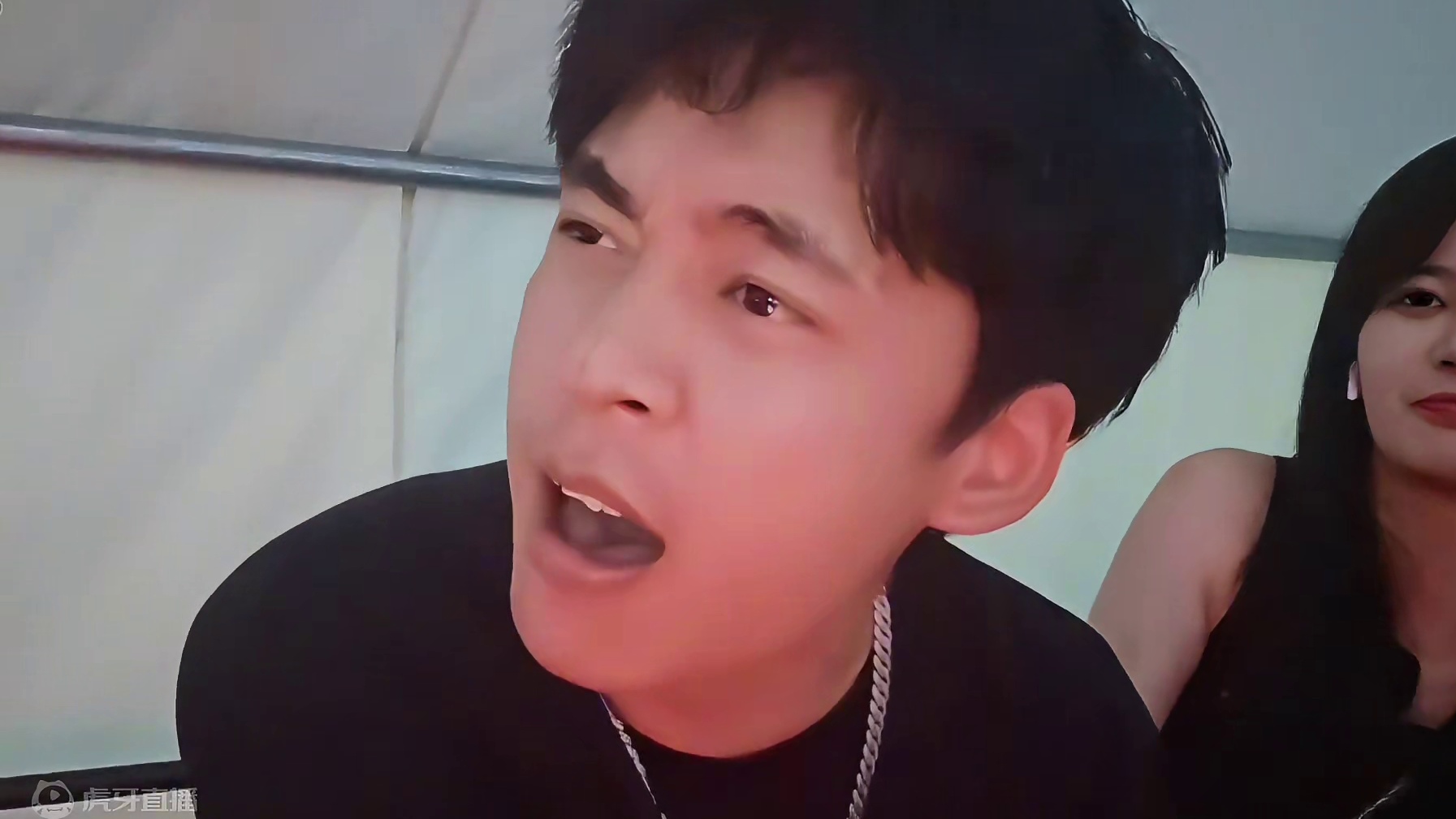 小七指斥张开朗猥琐新主播，直接被骂了！
