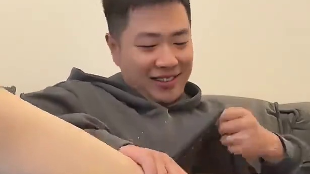 老婆：大晚上的还给我“炸茄盒”！开森～  -
