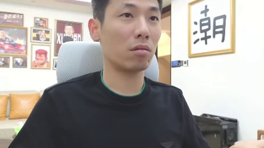 常旭直接走到脸上，掏出小刀逗宝哥玩，常旭直接表演一波灵活身位