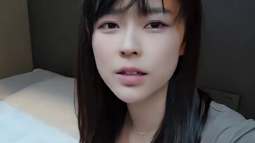 沫子：探访自家电竞酒店，一看到床就开车，把负责人整无语了