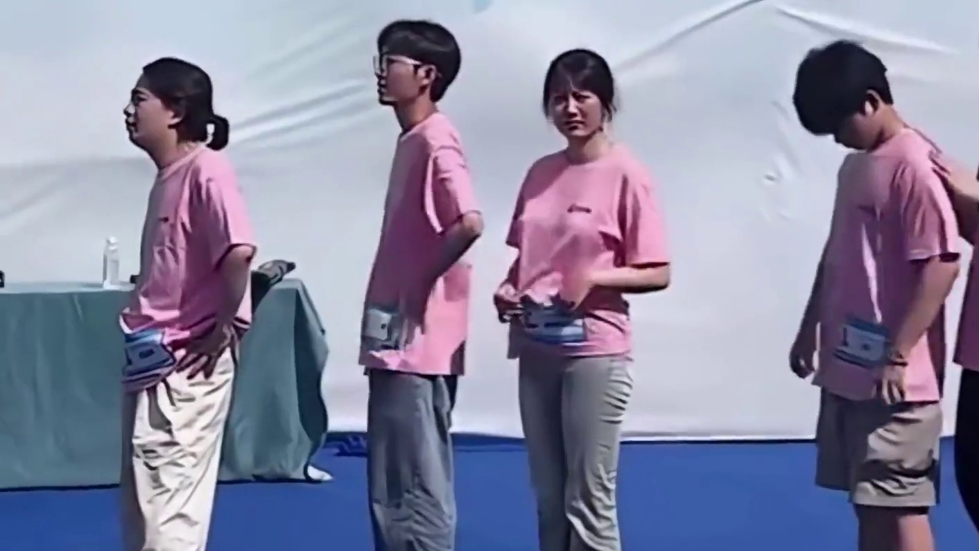 孤影无意肘击猪悠 -