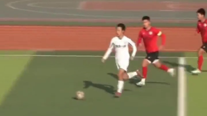 以传球为刃，中场大师主宰赛场