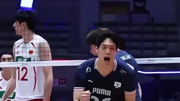 福冈一夜先赢后输，中国男排1比3韩国止步八强，王滨李咏臻各16分拦网17比10仍没顶住关键分 #男排