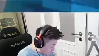 竞价争夺藏品情绪激动