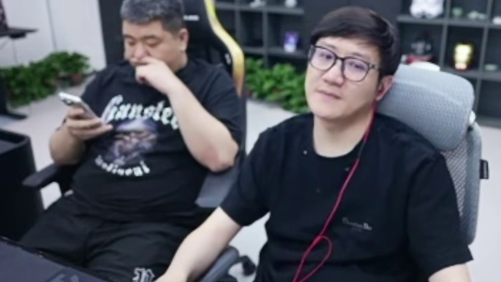 红旗贴心问白老板吃饭不，白老板却家里有约，红旗难受那我的佳人呢